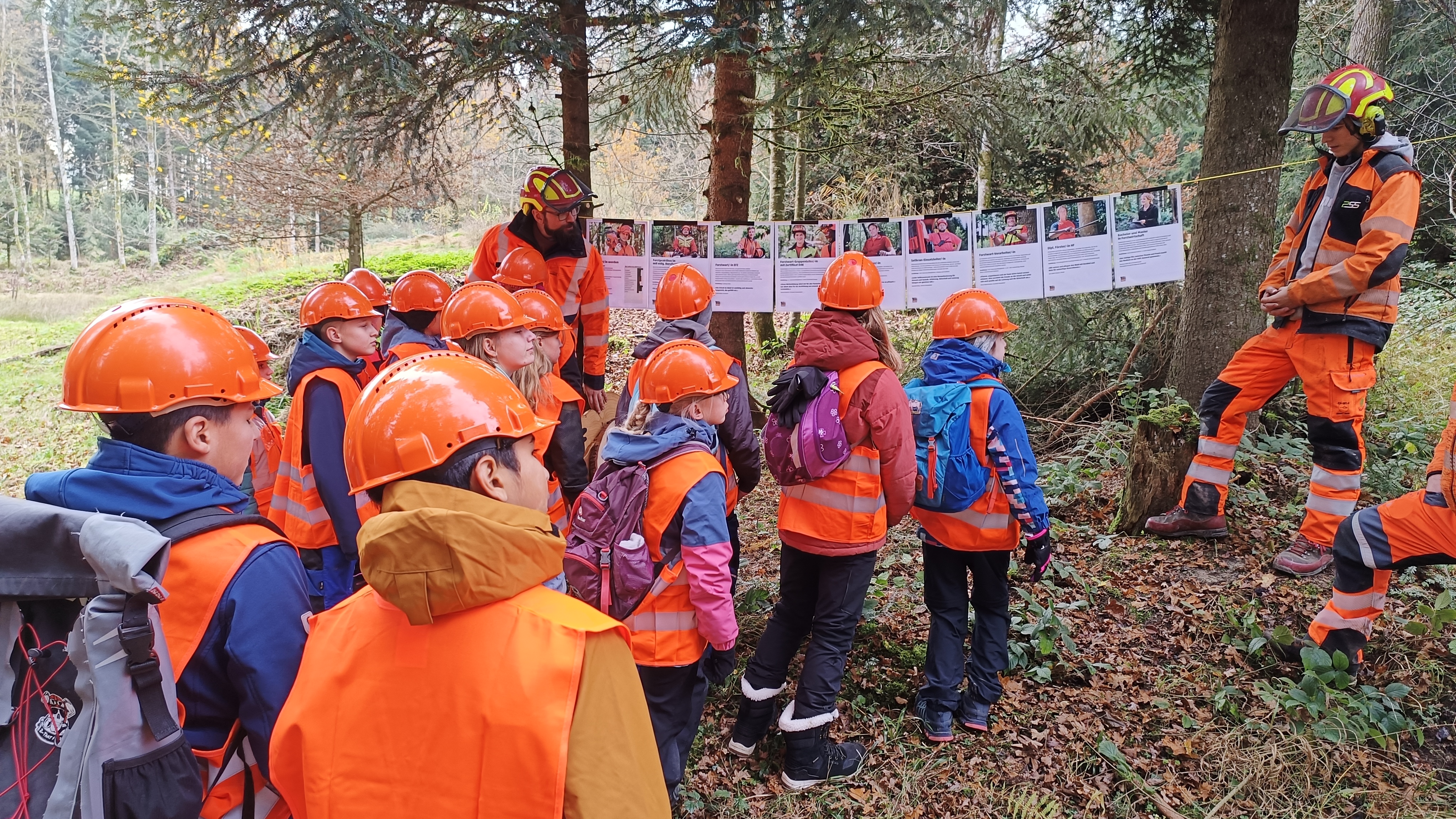 Linus Hubler unser Forstwartlernende im 2. Lehrjahr erklärt seine Aufgaben.