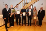 Weisswein Sortenrein: v. l. Landratspräsident NW Matthias Christen, Sieger Rima & Jürg Odermatt (Weinbau zum Hofmeister, Hünenberg ZG), Ivo Dos Santos (DeinWein vom Römerweg, Schenkon), Beat Felder und Silvia Hunkeler (Zukunftsweine, Sursee), Regierungspräsident Armin Hartmann